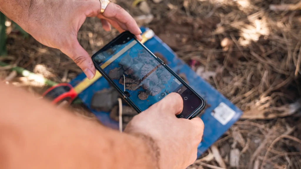 Étude G2 PRO : relevés de terrain consultés sur tablette par un technicien Beasol