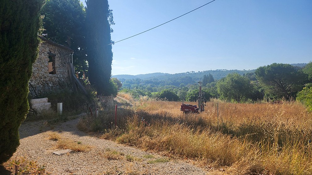 Étude de sol en PACA : pourquoi le terrain ne doit jamais être laissé au hasard